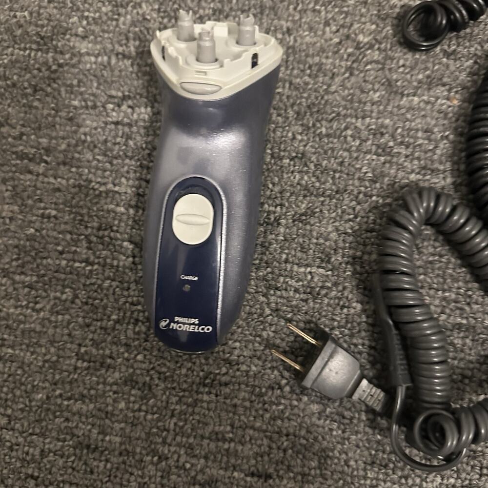 Lot of 7 Electric Razors Philips Norelco Wet Dry - Picture 2 of 8